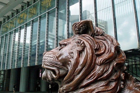 Cặp sư tử bên ngoài HSBC Hong Kong được đúc bằng đồng để củng cố năng lượng Kim của ngành ngân hàng.