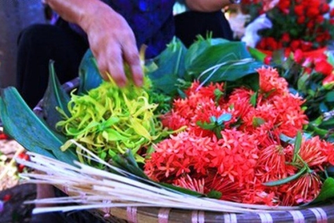 Những loại hoa không nên dâng cúng trên bàn thờ vào tháng 7 âm lịch - 1