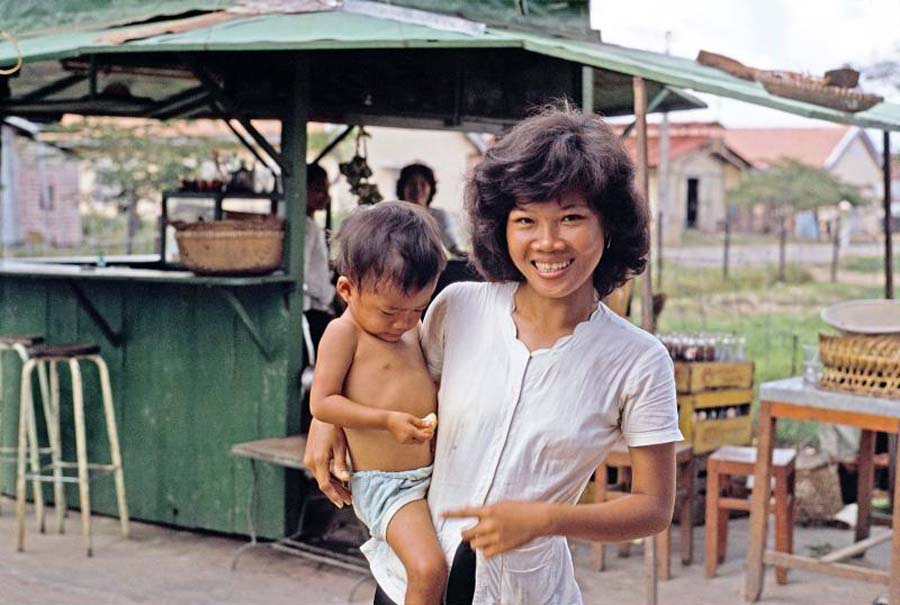 Sài Gòn năm 1963 trong ảnh của Pete Komada